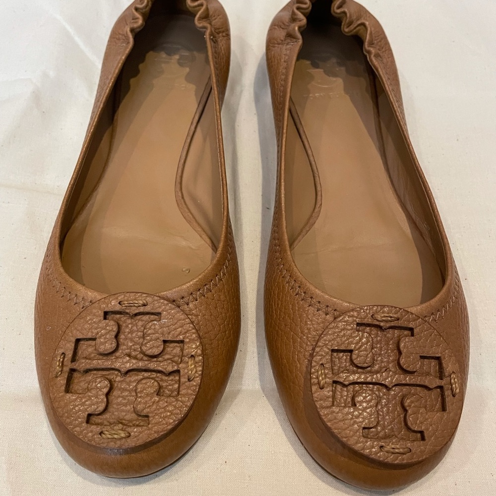 Size 8.5 Tory Burch tan/brown shoes.  Worn a few times.